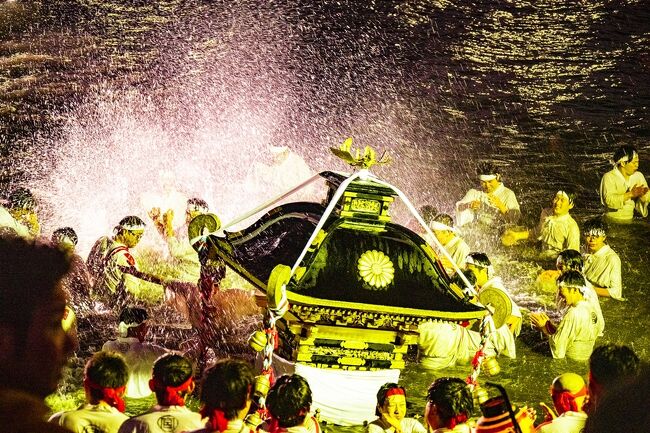 　日本三大裸祭りの一つ、豊後高田市の若宮秋季大祭・裸祭りがありました。<br />　締め込み姿の男衆が神輿を担いで桂川を渡ります。<br />　最終日26日は、逆コースに桂川を渡り本宮に戻ります。<br />　国東半島は奇祭の宝庫です。一度見に来て下さい。