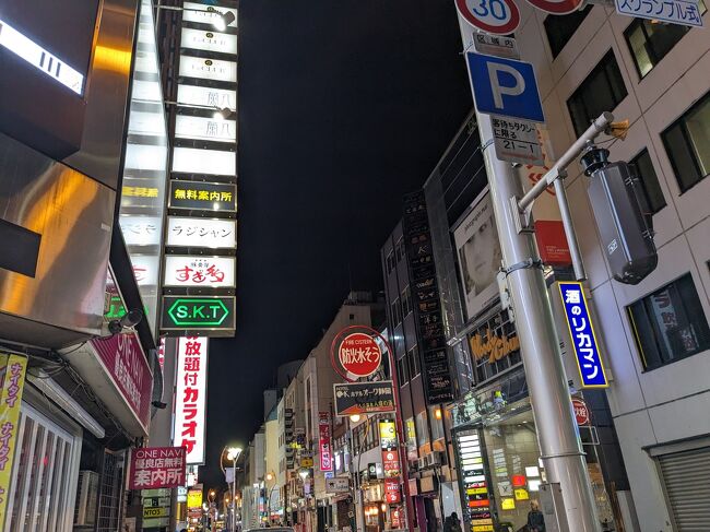 この日は静岡へ。<br />まずは東京駅。<br />構内で朝食を食べようと探したが、意外と食べられる店がない。<br /><br />ようやく馴染みの立ち食いそば屋を発見。<br />「そばいち」<br />ここの朝定食を頂く。<br />半そば、半ライス、納豆、生卵。<br />満足な朝食を食べてから新幹線に乗る。<br /><br />久しぶりの東海道新幹線。<br />三島あたりから富士山が車窓に映る。<br />きれいな景色を見ながら静岡に到着。<br /><br />更に静岡駅から在来線で東静岡へ。<br />ランチは「あおしま亭」<br />昼からおでんで一杯やっているお客さんもいる大衆食堂。<br />ここでから揚げ定食。<br /><br />夕方静岡に戻る。<br />駅ナカにある「まぐろ一筋みやもと」<br />ここの静岡堪能セットは、桜エビや生シラス、静岡おでんなどの料理とビール２杯で２０００円とお得。<br /><br />ホテルにチェックインする。<br />お気に入りの「アパホテル」<br />少し休んでから待ち合わせの店に向かう。<br /><br />南口にある「とさか」<br />人気の大衆酒場。<br />焼き鳥や馬刺しが人気。<br /><br />ビールを飲みながら美味しい料理を楽しむ。<br />地元の冷酒も頂いて満足。<br /><br />２件目に向かおう。<br />