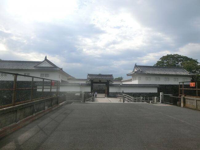 旅行初日は、18きっぷで９列車を乗り継ぎ山形に到着。山形では、日本百名城の山形城跡、桜の名所としても知られる霞城公園とかつての県庁の建物である山形県郷土館(文翔館)などを訪れました。<br />その後、宿泊先の仙台へ移動しました。<br /><br />この旅行の初回からご覧になりたい方は、こちらをどうぞ<br />https://4travel.jp/travelogue/11868657