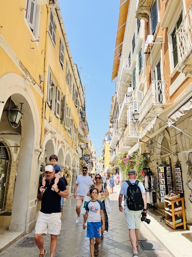 11ヶ月の娘を連れて、MSCクルーズに乗船しました◎<br />ベネツィア発なので前泊後泊してベネツィア観光もしました。<br /><br />1日目　LHR→Venice<br />2日目　Veniceからクルーズ出港 <br />3日目　海上 <br />4日目　Dubrovnik<br />5日目　Kotor<br />6日目　Corfu ★今回の旅行記<br />7日目　Zakyntos<br />8日目　Bari（Alberobello）<br />9日目　Veniceへ帰港<br />10日目　Venice→LHR