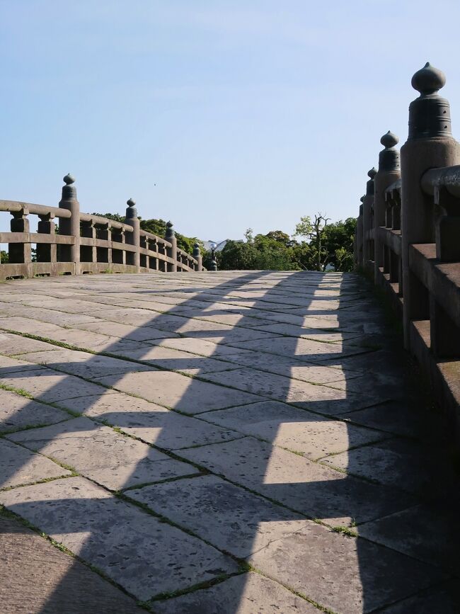 石橋記念公園は、鹿児島市浜町にある都市公園。<br /><br />江戸時代後期、甲突川（こうつきがわ）にかけられた5つの石橋のうち3つを移設した公園とその博物館がある。<br /><br />