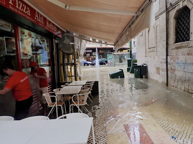 タイです。<br />ポルトガルのリスボン2日目。<br />小さな洪水が起きました。