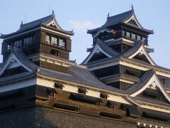 震災後の熊本城を十数年ぶりに訪れ、細川刑部邸のライトアップを堪能する。