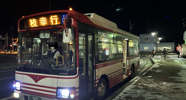 ２０２３年度第２回の大人の休日倶楽部パス（おときゅう）を利用して、念願だった雄武－枝幸間のバス連絡を含めたオホーツク縦断の旅を、まだ運行を続けている路線バスでたどりました。計画は次のとおりでした。<br /><br />１日目：東京9:36－(はやぷさ13号)－13:33新函館北斗13:50－(北斗13号)－17:30札幌<br />２日目：札幌6:50－(オホーツク１号)－10:26遠軽11:10－(北見バス)－1235紋別13:52－(北紋バス)－15:13雄武17:40－(宗谷バス)－18:50枝幸<br />３日目：枝幸9:55－(宗谷バス)－10:40浜頓別12:59－(宗谷バス)－鬼志別－(宗谷バス)－15:53稚内<br />４日目：稚内6:36－(サロベツ２号)－10:19旭川10:30－(ライラック１８号)－11:55札幌14:38－(北斗号)－18:26函館<br />５日目：新函館北斗10:53－(はやぶさ２２号)－15:04東京<br />