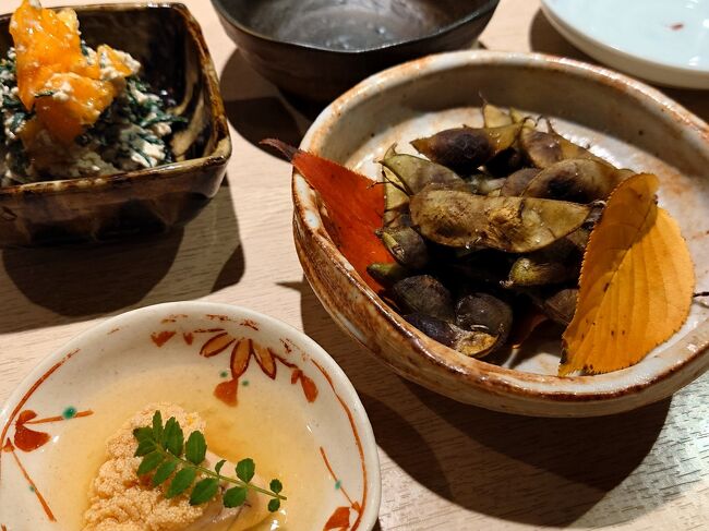 2023年11月。紅葉を求めて京都へ。例年より暖かい日が続き、ピークには少し早かったようです。<br /><br />その４は、京都での食べ歩きの記録。秋らしいメニューを、おばんざい、スペインバルでいただき、う雑炊で身体を温めました。<br /><br />・おばんざい　旬菜いまり<br />・ホテルでの朝食<br />・魚と白ワイン　バルagiyao<br />・うなぎ料理の老舗　わらじや<br />・京都駅から帰京<br />　　<br />表紙写真は、旬菜いまりの白和えと枝豆