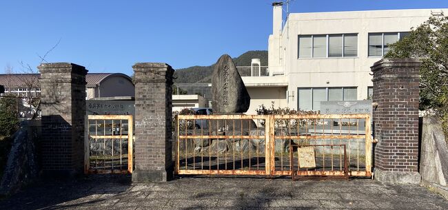 兵庫県は何度も行っていますが、県内広いので丹波篠山は初めてでした。<br />ビルマで戦った歩兵第168連隊（第49師団 ）の碑が、丹波篠山にあると同連隊の遺族の方から聞き、訪ねました。<br /><br />丹波篠山城も興味深い城跡でした。<br />天守は当初からありませんが、立派に復元された大書院（二の丸御殿跡）があります。<br />また馬出（主たる曲輪の出入口の保護のために堀を隔てた対岸におく小曲輪をいう。）が三つもあり、武家屋敷群とともに歴史的に有意義でした。<br /><br />表紙写真、歩兵第168連隊、歩兵第70連隊、第31航空通信連隊の碑です。<br />