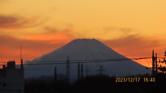 12月16日、午後4時39分よりふじみ野市から美しい夕焼け富士が見られました。<br /><br /><br /><br /><br />*美しかった夕焼け富士