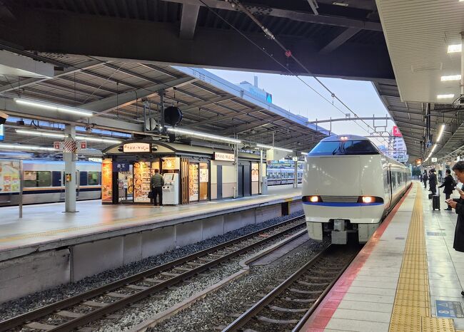 日本旅行が提供しているJR限定列車日帰り旅行でサンダーバードに乗って金沢まで行ってきました。来年、北陸新幹線が延伸することでサンダーバードは敦賀までとなります。往復で11800円でした。