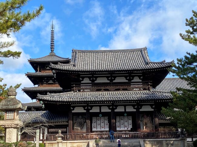 随分前に奈良旅行したときに薬師寺で聞いた法話がすごく良くてまた行ってみたいと思ってた。<br />一度写経を経験してみたかった。<br />法隆寺のそばの宿で法隆寺ガイドしてくれる無料ツアーがあると聞き参加してみたい。<br />日本で唯一仏像でファンクラブのある阿修羅像を間近でみてみたい。<br /><br />そうだ奈良へ行ってみよう。<br /><br />①一日目：薬師寺で写経体験<br />②二日目：法隆寺ガイドツアーと奈良市内
