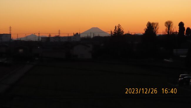 12月26日、午後4時37分頃よりふじみ野市から美しい夕焼け富士が見られました。<br /><br /><br /><br /><br />*美しかった夕焼け富士