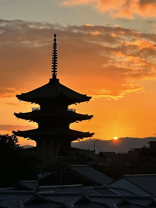 　そうや、京都に行ってこよ～。<br />　大阪府枚方市内にある施設に入所中の母の見舞いに一年ぶりに行ってきました。<br />　京都にも寄りました。冬の京都、とは思えないほどあったかい最高のお天気に恵まれ、東山界隈をのんびりと散歩することができました。<br />