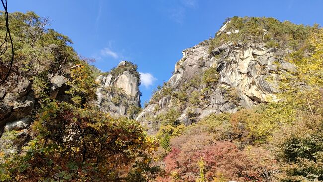深田久弥の終焉地の茅ケ岳に登り、翌日は紅葉の昇仙峡を歩く山旅（２）