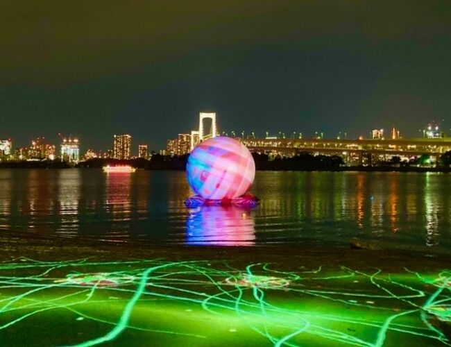 お台場で開催されたクリスマスイベントへ<br />行ってきました。<br />デックス東京ビーチODAIBA 冬のイルミネーションや<br />お台場海浜公園 ビーチアート プロジェクションなど<br />見ごたえがありました。