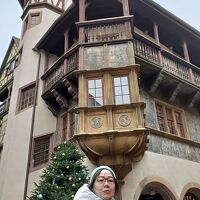 トラピックス　スイス・アルザス地方8つのクリスマスマーケット巡り（5）コルマールの街歩きで「ハウルの動く城」のモデルの家と出会う。