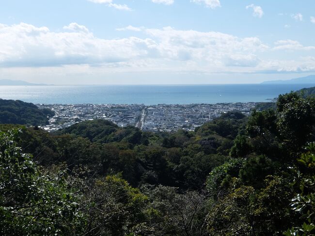 鎌倉にはアルプスがあるらしい。<br />アルプスといえばスイスの険しい白銀の山々を想像しますが、鎌倉アルプスの最高峰はたったの標高159m。それでも登ってみたら意外にも楽しいハイキングでした。<br />アニメ ヤマノススメnext summitで取り上げられたので、真似して登ってきました。登山初心者にもおすすめのコースでした。