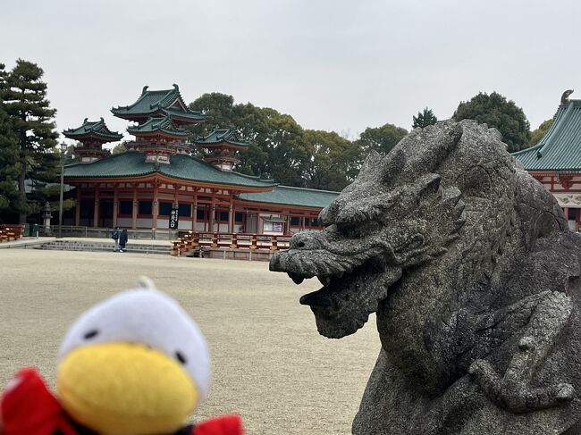 年末年始京都に行きました。幸先詣りに行くつかの神社に行ったら、大晦日の夜に恵方社の向きを変える儀式に行ったり、除夜の鐘をついたり、初詣に行ったりしました。白味噌雑煮も食べてきました。