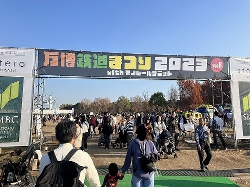 インテックス大阪でモーターショーを見た午後は、万博記念公園へ移動して鉄道まつりに行きました。<br />全国から85社の鉄道会社が終結！　5年ぶりの開催らしいです。<br />