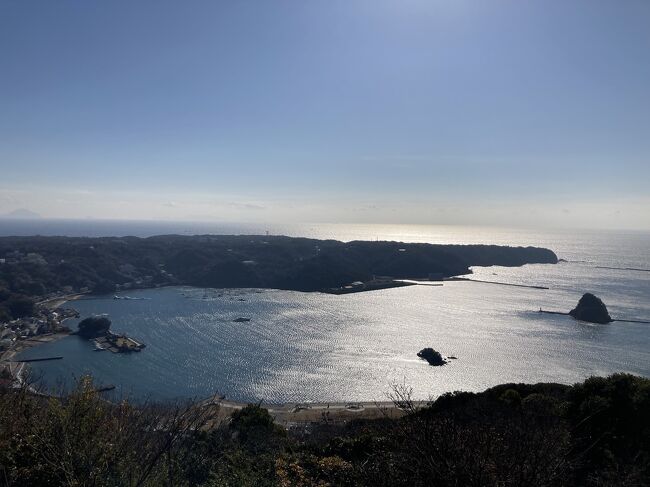 いってきましました＼(^o^)／<br />2024年旅初めは、のんびりと伊豆下田へ<br />温泉に食べ放題に飲み放題！<br />ザ&#11088;︎日本のお正月^ ^<br /><br />本日のお楽しみポイント<br />①踊り子号に乗りたい<br />②ひとり温泉旅行がしたい<br />③キレイな景色が見たい<br /><br />もちろんお天気も晴れ予報＼(^o^)／<br />晴れ女ですから^ ^