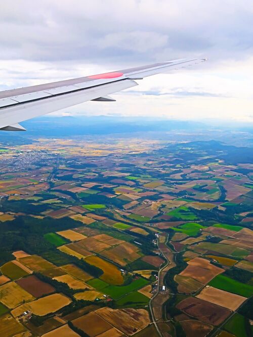 JAL555便b 羽田⇒旭川15:30 Flight順調 ☆十勝連峰・富良野あたりを見