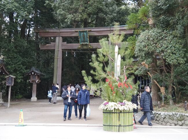 元旦に地元の神社に初詣、そして松の内の間に、大神神社をお参りするのが、この頃の年はじめの習慣になっています。<br />今年は、６日が大神神社への初詣の日となりました。<br />お参りした後は、これも習慣化している桜井のピッツェリア ラッソでパスタです。<br /><br />【写真は、大神神社の二の鳥居です】