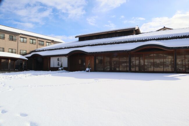2023年12月は、氷見の寒ブリを食べたくて石川・富山へ<br /><br />金沢市内に１泊、和倉温泉に１泊し、氷見漁港で寒ブリを食べ、2022年に大雪でたどり着けなかった五箇山の合掌造り集落も観光してきました<br /><br />2022年２月に氷見に行った時も大雪だったのですが、今回も大雪・・・また大雪の中での観光になりました<br /><br /><br /><br />2024年元旦の地震では今回の訪問先がどこも被害を受け、<br />特に氷見と和倉温泉は１月下旬現在、休業中のところが多いです<br />海舟のページには宿泊客もスタッフも人的被害がなかったとあり少しほっとしましたが、心を痛めています。一日も早い復興をお祈りしています<br /><br /><br /><br /><br /><br />