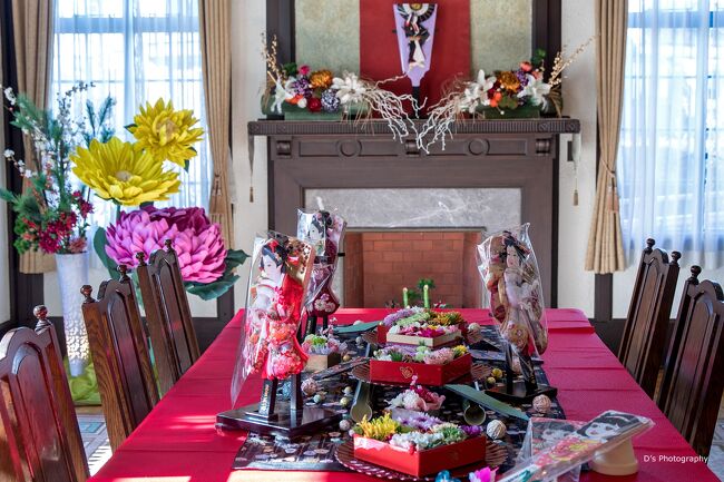 横浜山手西洋館では、毎年恒例の「お正月装飾」が開催されています。<br />開催期間：2024年1月6日～9日　9:30～17:30<br /><br />各館のテーマと装飾者は以下の通りです。<br />　・横浜市イギリス館：新春 初釜で始まる茶の湯（木藤千代子）<br />　・山手111番館：長谷川家の正月（One Leaf）<br />　・山手234番館：鳥語花香（ブーケット パヒューム）<br />　・エリスマン邸：あらたまの年を寿ぐ～龍のごとく舞い上がれ～（柏木真知子）<br />　・ベーリックホール：新春！「無病息災を願って」花と羽子板（島田智香子）<br />　・外交官の家：初春のおもてなし～新たな出逢い～（小見山徳江）<br />　・ブラフ18番館：新春来福～新しい年の幸せを祈ってから（亀井百合子）<br /><br />表紙写真：ベーリックホール