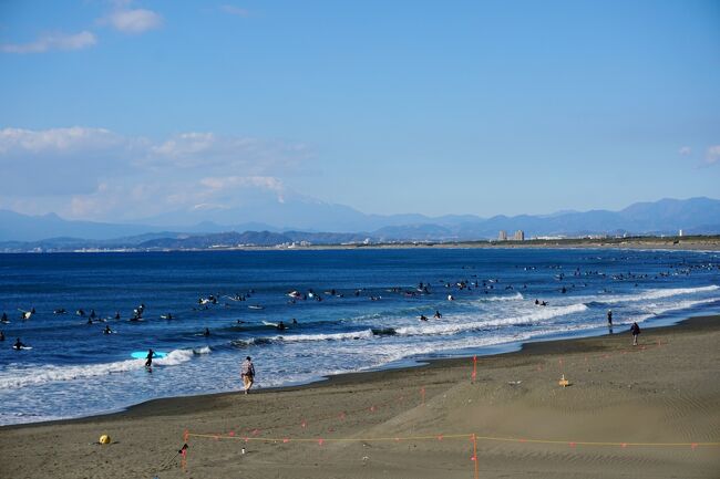 岐阜から一泊二日で神奈川県の江ノ島までの旅行！<br />初日はまずは一気に山梨県へ。<br />ホウトウと馬刺しを昼食に食べ、富士山観光をしながら箱根の塔ノ沢温泉へ。塔ノ沢温泉で大正ロマンあふれる老舗旅館で一泊。<br />二日目は湘南、江ノ島の定番観光を楽しみました。