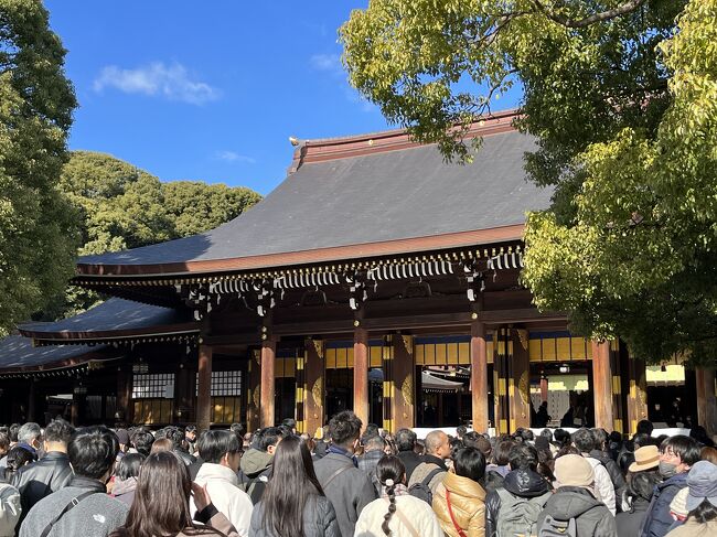 １月７日（日）晴れ<br />夫婦そろって渋谷に用事があり、時間に余裕があったので、明治神宮にお参りしました。<br /><br />表題には「初詣」としましたが、三が日に地元の鎮守様にお参りしているので、２回目となる参詣は正月であっても厳密には初詣とは言わないそうです。