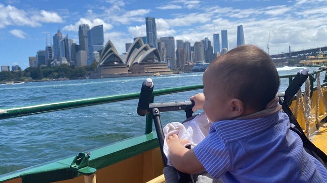息子の初海外渡航先は、シドニーへ。<br />親の自己満、でしかないけれども、決行！<br />なるべく負担を減らして、笑顔を増やして。<br />結果、大満足な旅行となりました～！(親が)<br />9ヶ月ベビー連れ、シドニー行けます！<br /><br />海外旅行は何回かしているけれど、<br />家族で、しかも乳児連れは初めてなので、<br />準備は念入りに行いました。<br />どなたかの参考になれば…！<br />あとは私の忘備録として、残します。<br /><br />※今回は全て個人手配です。<br />航空券→チャイナエアライン公式HP<br />ホテル→Booking.com