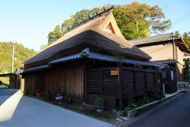 兵庫県西宮市山口町船坂は六甲山系の北側に位置する町で、京都、大阪方面から有馬温泉へ通じる湯山街道が通っていたこともあって、古くから多くの旅人が往来していました。<br /><br />西宮の市街地方面から六甲山系を貫く盤滝トンネルを抜けて、県道８２号線を北へ走ったあたりで湯山街道と交差する辺りが船坂の中心部で、自然豊かな里山の中に、かつての茅葺屋根の民家が点在する町並みが広がっています。