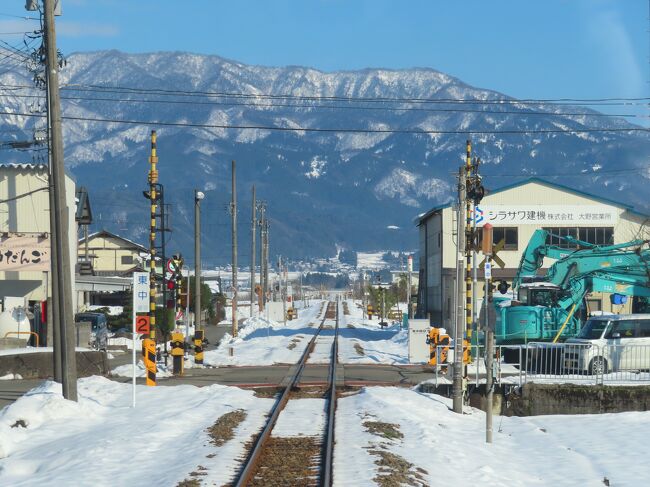 2023年12月28日(木)　冬青春18きっぷ利用の日帰り旅その３　後半<br />最寄駅ーー大阪ー京都ー近江今津ー敦賀ー武生 たけふ新ー福井ー九頭竜湖ー越前大野…勝山ー福井ー大阪ーー最寄駅<br /><br />2023年は３度も海外旅行しました。ので、冬の18きっぷ旅は日帰りで使い切り…という節約版。<br />第３弾は福井県。寒波がゆるんだ間隙をぬって日帰り可能な北陸「福井県」へ。ＪＲ越美北線(九頭竜湖線)＆福井鉄道・えちぜん鉄道の全線…という欲張った計画でしたが、２回分けにしました。まずは敦賀散策と九頭竜線。