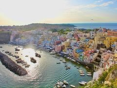 『真夏のプロチダ島心に染みる美風景』～　SIMカード１枚で欧州４ヶ国& ホーチミン、１５都市・島をカバー