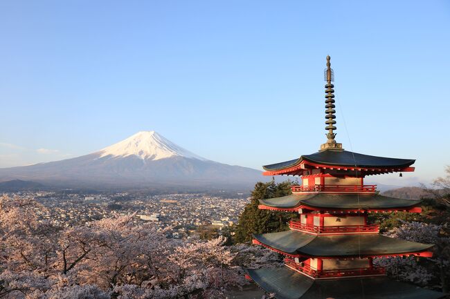 SNS映えする富士山と五重塔が一緒に画面に収めることができる新倉山浅間神社。シーズン中は大混雑するということで夜明け前からの待機と日の出後の美しさ、訪問を検討されている方へのアドバイスをまとめてみました。<br />その後は周辺の道の駅を回りつつ道志みちを経由してリニア見学センターへ。こちらの様子も紹介していきます！