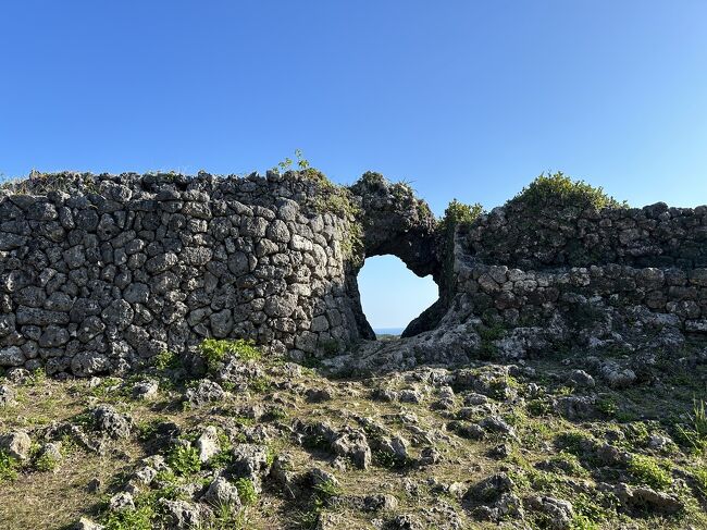 10年ぶりの本島南部。<br /><br />ダンナさんとの旅行に必須なグスク（城）と、「いつかは・・・」と思っていた「ひめゆりの搭」にいってみます。<br /><br />自分土産は ずっと欲しかった琉球ガラスにしました♪<br /><br /><br />↓こちらの続きです。<br />https://4travel.jp/travelogue/11879949<br /><br />