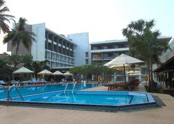 スリランカ西岸 ネゴンボのビーチサイドホテル「ゴルディサンズホテル」に泊まる