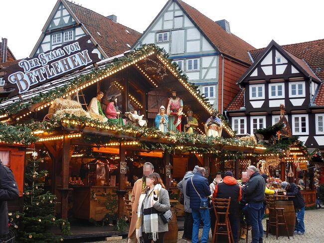 2023年、2回目のドイツクリスマスマーケット巡り♪<br />第三話は北ドイツの都市3か所へ。<br /><br />④リューネブルク<br />「北ドイツで最も美しい街のひとつ」と称される街。壮麗なファサードを持つレンガの建物がずらりと軒を連ねる、ハンザな雰囲気の旧市街が素敵♪<br /><br />⑤ツェレ<br />「北ドイツの真珠」と称され、木組みの建物だらけの旧市街が超絶魅力的な街。ドイツに木組みの街は数あれど、ここはそのトップに君臨してもいいのでは?!<br /><br />⑥ハノーファー<br />駅前のミニクリスマスマーケットと、去年行けなかったカフェで絶品バウムクーヘンをゲット。<br /><br />特に④⑤は第二次世界大戦の戦果を逃れた街で、旧市街には中世の街並みが色濃く残りタイムスリップ感を存分に味わえました！<br /><br />＜スケジュール＞<br />☆12/14(木) 羽田→<br />☆12/15(金) フランクフルト→ハンブルク<br />★12/16(土)<br />☆12/17(日) ハンブルク→フランクフルト→<br />☆12/18(月) →羽田