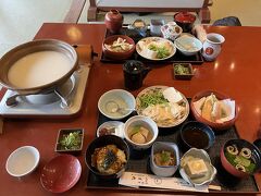 友人と京都で、湯豆腐しゃぶしゃぶを楽しむ