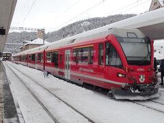 雪原に真っ赤な車体が映えるレーティッシュ鉄道からの車窓と寝台列車の旅