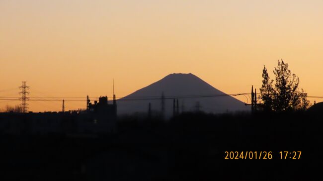 1月26日、午後5時半頃にふじみ野市から澄み切った夕焼け富士が見られました。<br /><br /><br /><br /><br /><br />*澄み切った夕焼け富士