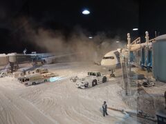 2023-24シーズン　1発目。富良野。スキー場よりも雪が多い新千歳空港。大雪で帰れなくなるところだった。