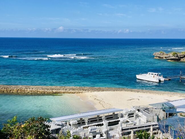 2月上旬娘の学校がお休みなので<br />3泊4日で沖縄へ、娘が小さい頃に観光名所と　言われている場所へは行き尽くしたので<br />今回ものんびり滞在です。<br />気温25～26℃と暑く半袖で毎日過ごせました。<br /><br />①ホテル&amp;行った場所編。<br /><br />1日目　イーアス豊崎<br />　　　DMMかりゆし水族館<br />　　　アウトレット　あしびなー<br />　　　DFS<br />           リーガロイヤルグラン沖縄（ホテル）<br /><br />2日目　プラザハウスショッピングセンター<br />　　イオンモールライカム<br />　　むら咲むら（琉球ランタンフェスティバル）<br />　　日航アリビラ（ホテル）<br /><br />3日目　Gala青い海<br />　　　万座毛<br />　　　おんなの駅「なかゆくい市場」<br />　　　カフー リゾート フチャク コンド・ホテル<br />　　　<br />4日目　空港<br /><br />&#11088;︎最後までお付き合いいただけたら嬉しいです。<br /><br />