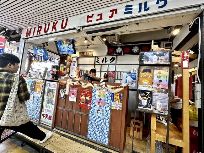 バンコクに友人が来ていたので、あちらこちらを目的なく歩きまくる。<br /><br />まあ、私を訪ねて来る友人達は、タイは何度も来ていて精通しているし、一般的なタイ旅行(観光地巡りとか、夜遊び等)はもう飽きている...<br /><br />その上、もう体力も運も金も使い果たし、(人生や仕事に)クタクタになっている方が多く...<br /><br />特に、これをしたい、あそこに行きたいという特別な思い入れも、目的もないので...(まあ、私も同じ状況なので)<br /><br />タイ(バンコク)のあちらこちらを定点観測...<br /><br />