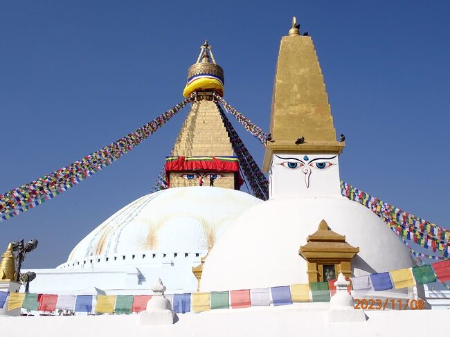 ネパール周遊記７.  　2023年11月1日に日本を発ち、11月28日に帰国した。ネパールに向かう飛行機から8千m峰の4峰を見た。翌日のエベレストの遊覧飛行で、見逃した8千ｍ峰のチョオーユーとシシャパンマを見た。後日、ヒンズー教とチベット仏教の聖地が共存する標高3842mのカリンチョーク（Kalinchowk）を訪れ、帰りに古都のバクタプルに立ち寄った。カトマンズではタメル地区、ダルバール広場、ボダナート、パシュパティナートを訪れた。その後ポカラからベニを経て、タトパニ温泉、アンナプルナやダウラギリ山群を見るために標高3313mのMohare Dandaに登った。帰りはシンハ硫黄泉（Singa Tatopani）で入浴し、ポカラに戻りサランコットで一泊した。それからにポカラ東南東の宿に泊まったが、マナスルの眺めは不十分だった。ただ帰りの飛行機からマナスルが見えた。カトマンズではパタンや黄金寺院を訪れ、11月28日に日本に戻った。<br />　11月8日はボダナート仏教寺院とヒンズー教寺院のパシュパティナートを訪れた。<br />