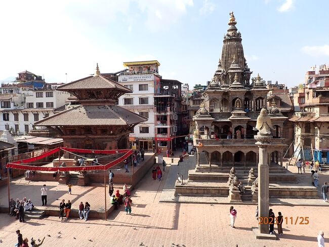 ネパール周遊記20.  　　2023年11月1日に日本を発ち、11月28日に帰国した。ネパールに向かう飛行機から8千m峰の4峰を見て、エベレストの遊覧飛行で、8千ｍ峰のチョオーユーとシシャパンマを見た。その後、ヒンズー教とチベット仏教の聖地が共存する標高3842mのカリンチョーク（Kalinchowk）を訪れ、帰りに古都のバクタプルに立ち寄った。カトマンズではタメル地区、ダルバール広場、ボダナート、パシュパティナートを訪れ、その後ポカラからベニを経て、タトパニ温泉、アンナプルナやダウラギリ山群を見るために標高3313mのMohare Dandaに登った。帰りはシンハ硫黄泉（Singa Tatopani）で入浴し、ポカラに戻りサランコットで一泊した。それからポカラ東南東の宿に泊まったが、マナスルの眺めは不十分だったが、帰りの飛行機からマナスルが見えた。カトマンズではパタンや黄金寺院を訪れた。<br />　山は十分に見たし、帰国も近づいたので、ゆっくりした散策と、残ったパタン旧王宮広場の見物に行くことに決めた。<br /><br />