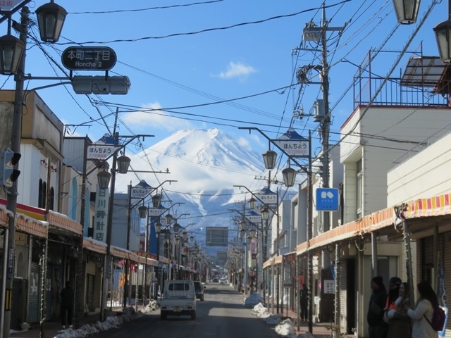 富士信仰　富士山登山の出発点　富士吉田<br /><br />富士山を静岡～山梨に　巡るようにアプローチ<br /><br />雪模様の美しい富士山を　2日間堪能<br /><br />吉田のうどんも両日いただき　富士山にスピリチュアルいただく旅　となりました