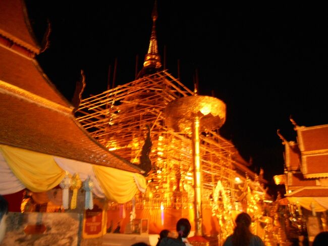 タイ在住時に一度チェンマイへ行ったことはあるんですが、そのときはトレッキング中心の旅になってしまい、旧市街のお寺巡りををしていなかったので、今回はお寺巡りを中心に行きます。そして、最後の夜はチェンマイの夜景を見に、ドイステープに行きます。