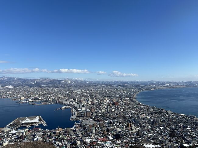 函館朝市で朝食、函館山の昼山を上り、元町からベイエリアを散策しました。