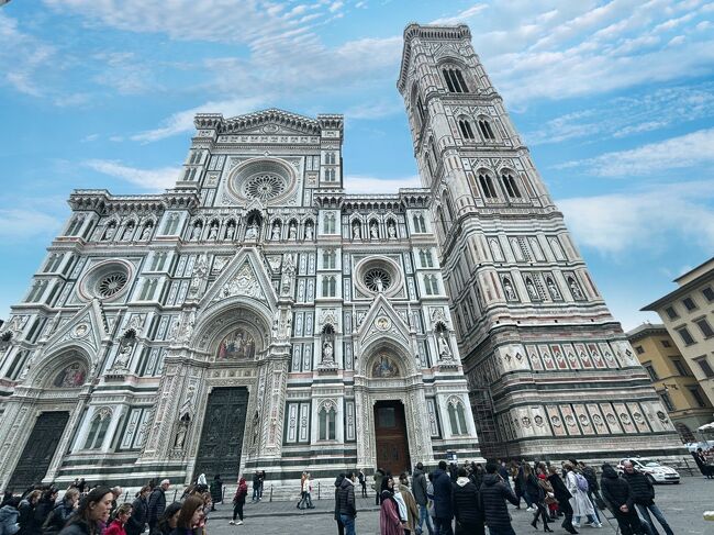 【イタリア旅行記】②ローマ観光編の続きです。<br /><br />2/4（日） ローマ～フィレンツェへ移動し、フィレンツェを観光しました。<br /><br />旅程の関係でこの日にウフィッツィ美術館に行きたかったのですが、休館日で叶わず。<br />次イタリアに行ったらリベンジしたいです。<br /><br />フィレンツェは美術館・ピサの斜塔に行かなければ日帰りで半日もあれば十分まわれると思います。<br /><br />2/5（月）　フィレンツェからピサへ日帰り観光しました。<br />