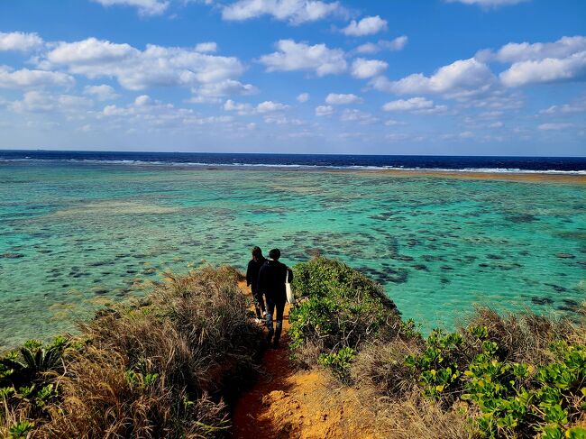2024年2月、沖縄に行ってきました。2年連続でその年最初の旅行が沖縄になりましたが、特に今回はガラス体験やガイドツアーなど初体験のメニューを組込み、極力これまでの沖縄旅行での行き先と重ならないように計画を立てました。<br /><br />天候は初日だけ今一つでしたが、2日目・3日目はいずれも晴れだったので、何とか勝ち越すことが出来ました。概ね天候が良かったおかげで青い海を堪能し、沖縄気分を十分に満喫することが出来ました。天候の後押しもありましたが、やはり沖縄は何度行っても楽しいと改めて実感しました。<br /><br />旅行記は4部構成となっていて、こちらは2日目後半、恩納と読谷での様子を纏めています。よろしかったらお付き合いください。