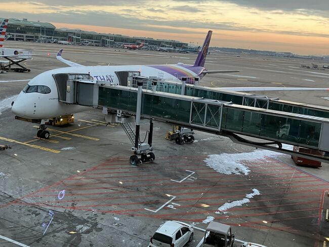 とにかく寒いのが苦手...。冬休み初日には寒い日本を脱出し2週間の旅。<br />だって、冬休み直前までお仕事をがんばったんだもの。<br />っていうか2023年はとーーっても忙しかった!ご褒美よ、ご褒美。<br /><br />今回の旅もとにかくのんびりするのが目的。<br />そして、滞在中は同じメニューを食べずに<br />いろいろなタイ料理にチャレンジするのがミッション。<br /><br />まずは、バンコクで1泊してカオラックへ。